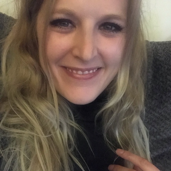 Meet your Posher, Kristen - Picture 1 of 1